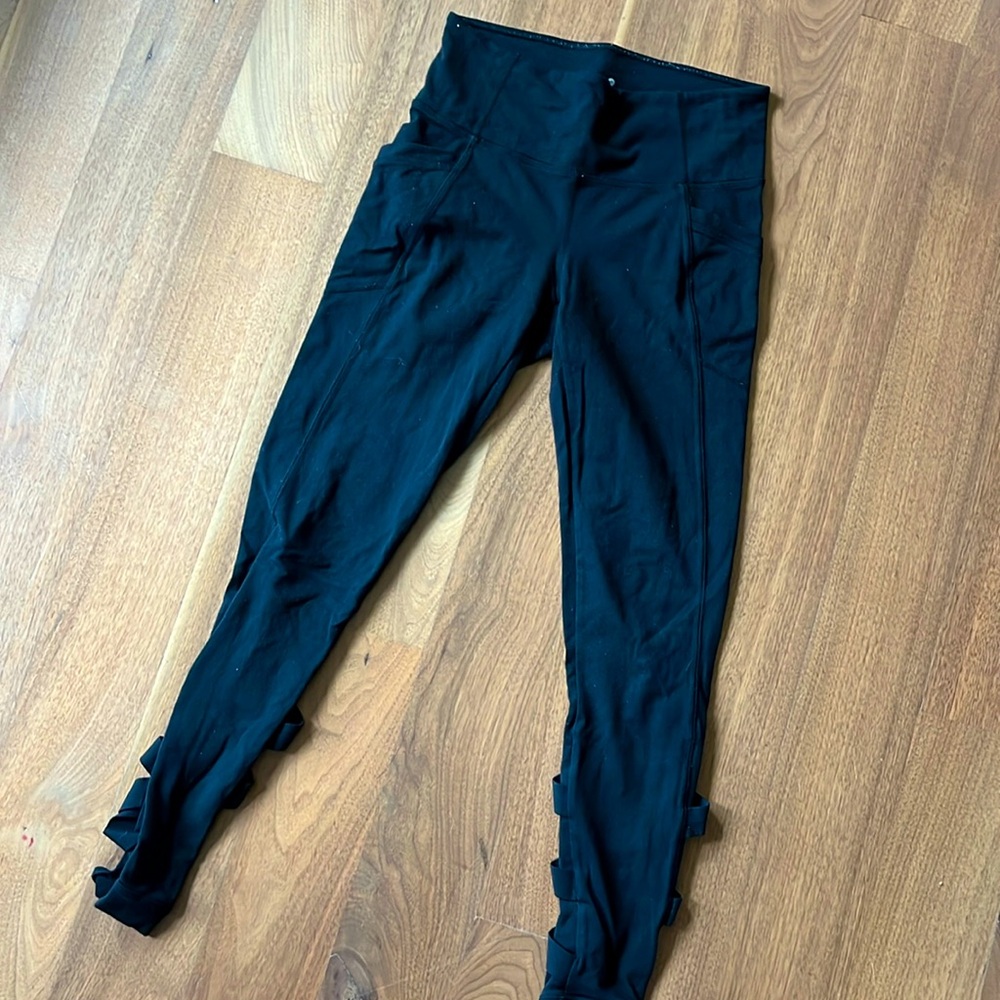 Athleta ballet style black leggings with ribbon design on calves small🖤🩰🎀